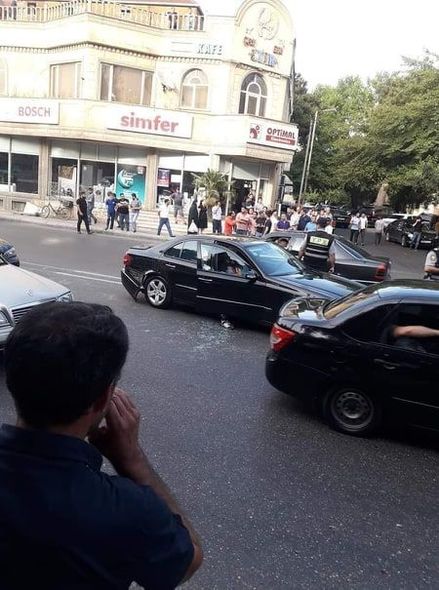 Bakıda kriminal avtoritetin güllələnmə anı - Dəhşətli video