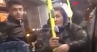 Çinlini avtobusdan qovurlar. CoronaVirus necə qorxudubsa...