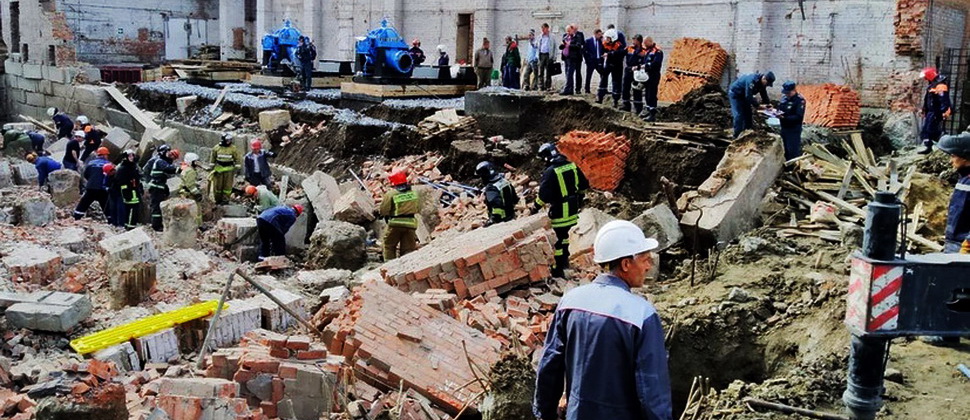 Rusiyada binanın divarı çökdü: dağıntılar altında qalanlar var