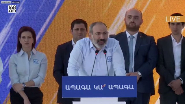 “Sən kişi deyilsən” - Paşinyandan Koçaryana ağır cavab