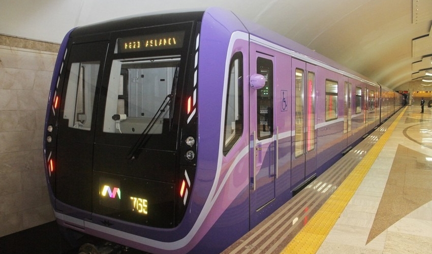 Bakı metrosunda qatar yoluna düşən sərnişin ölüb