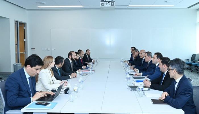 Azərbaycan və Ermənistan xarici işlər nazirlərinin görüşü başladı