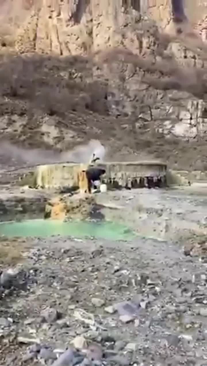 Kəlbəcərdə yerləşən İstisu mineral bulağı 