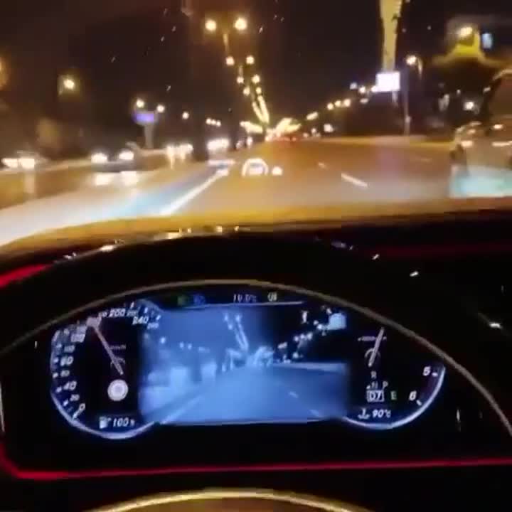 Axşam işdən ğedəndə ğözəldir yollar