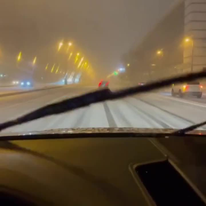 Qarli havada maşini idarə etməyin başka ləzəti var