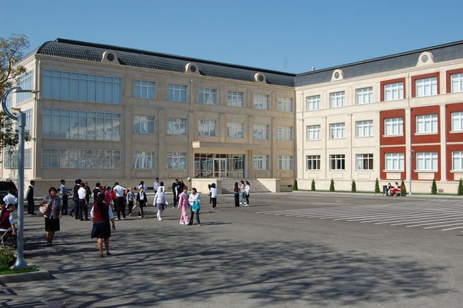 Azərbaycanda məktəblər pullu olacaq