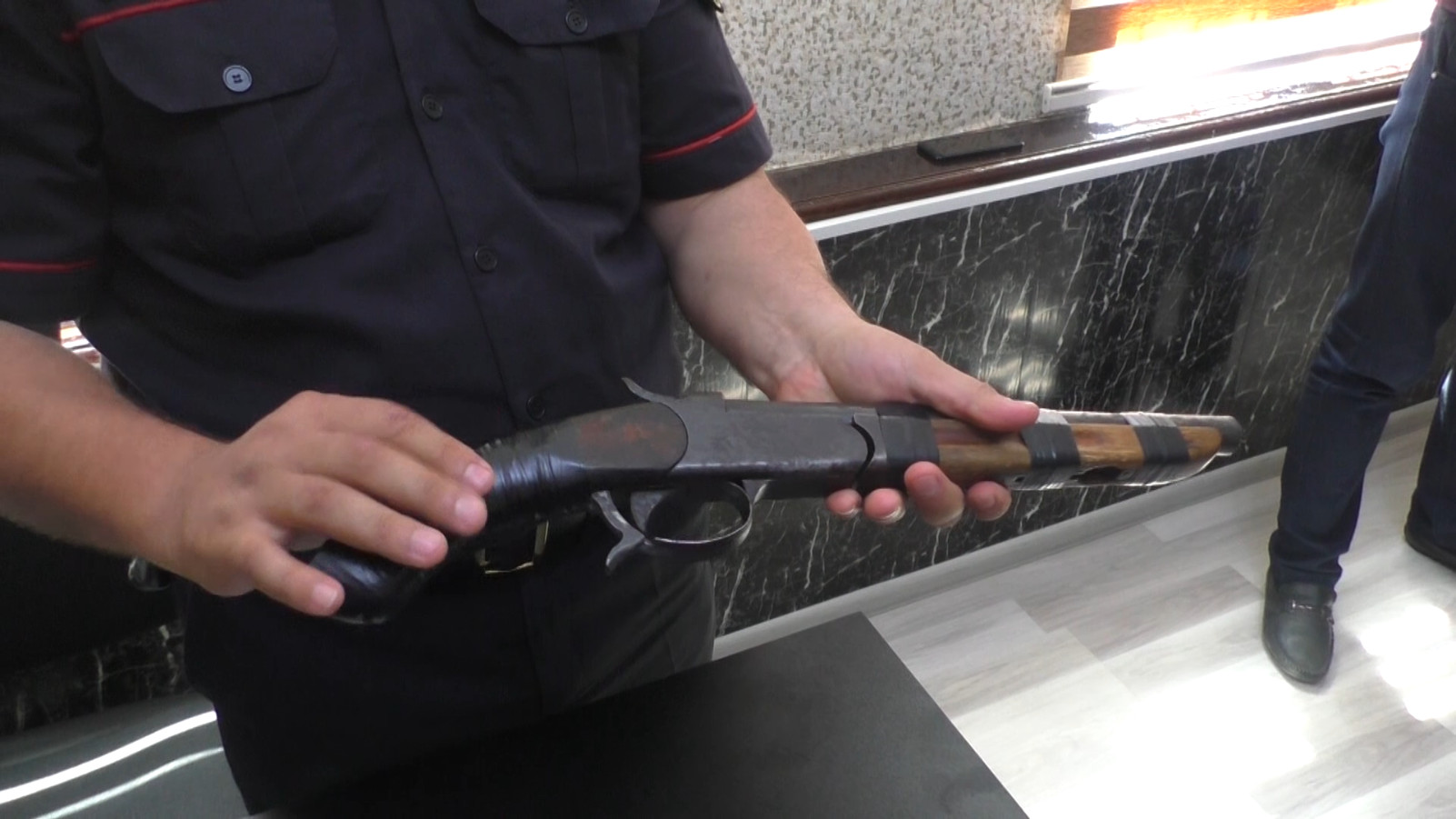 Gəncədə silah satmaq istəyən şəxs saxlanıldı