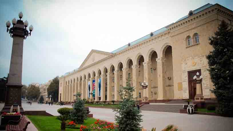 Rəis müavini işçiləri söydü: araşdırma başladı